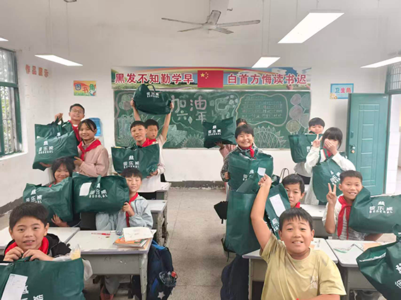 1792561973327563.png 校服3.png